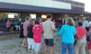 Initiation aux danses bretonnes par l'association Dans da Viken